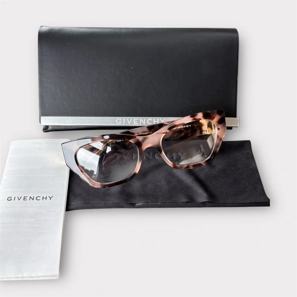 GIVENCHY GV50059 NWT Tortoiseshell Eyeglasses 52-18-135 Gold Logo Frames NEW